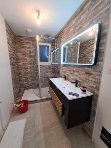 lavabo-douche-moderne-salle-de-bains-artisan-plombier-orleans-2
